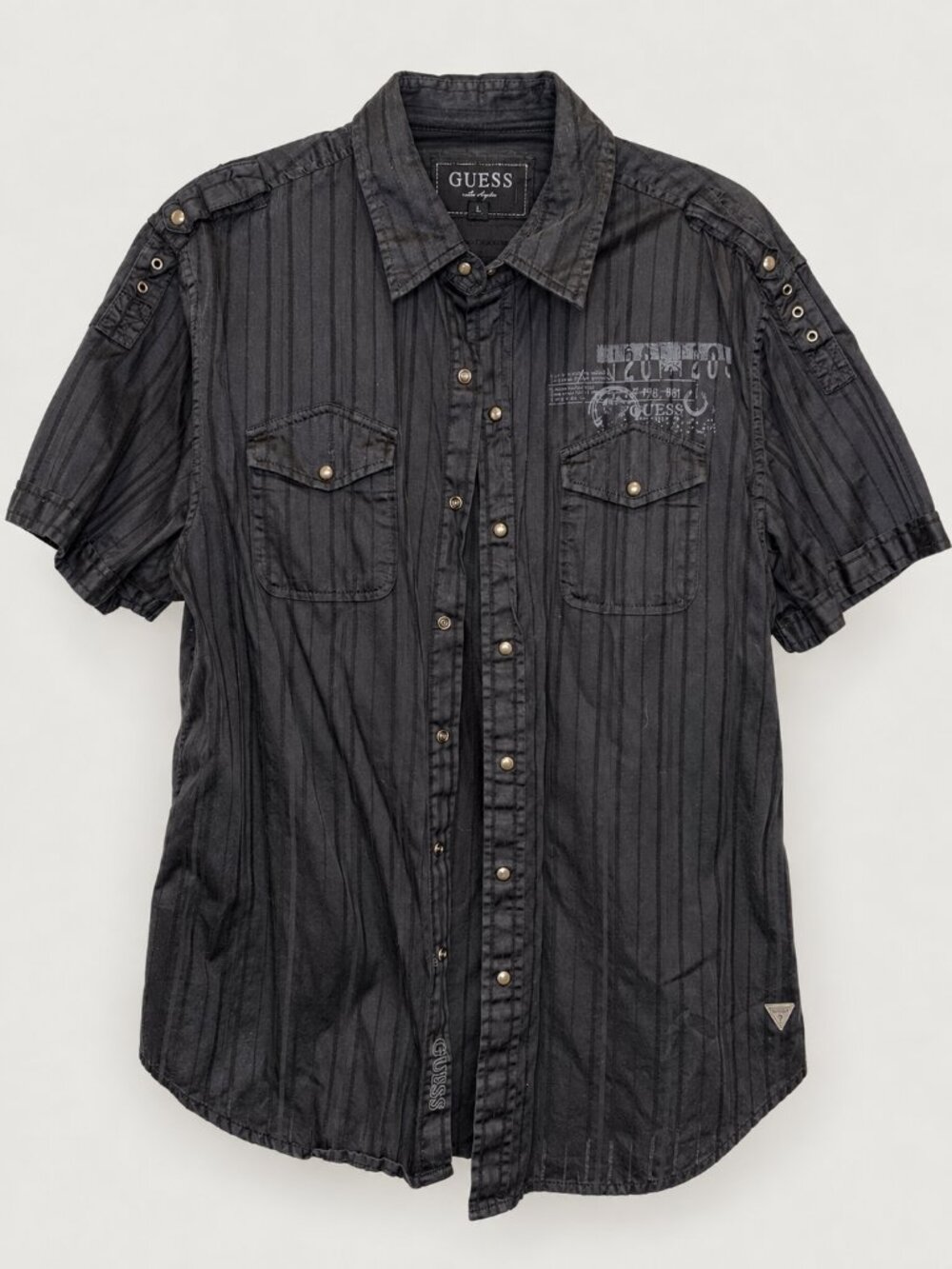 GUESS Men’s Black Tonal Stripe Snap Front Shirt Size L, short sleeves